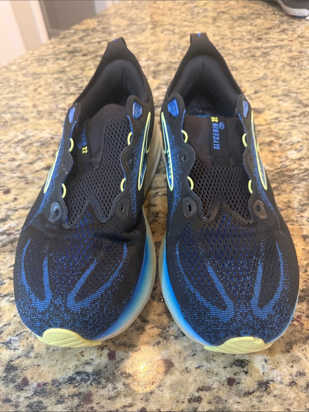 Brooks Men's Black and Blue Glycerin 22 Shoes size 12.5 wide (2E) No inserts